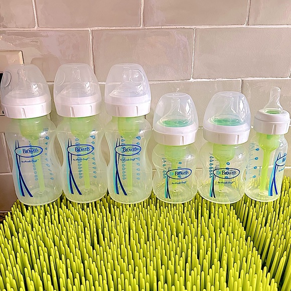 Dr. Brown’s Anti-Colic Natural Flow Baby Bottle Set - Picture 1 of 4